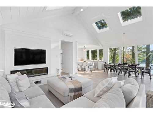 27 Playfair Island, Seguin, ON - Indoor Photo Showing Living Room