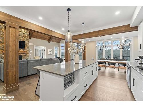 34 St Georges Court, Huntsville, ON - Indoor Photo Showing Kitchen With Upgraded Kitchen