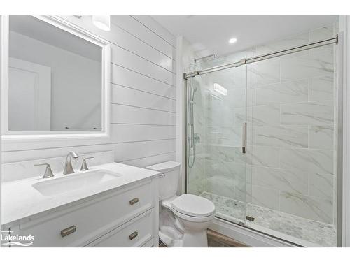 34 St Georges Court, Huntsville, ON - Indoor Photo Showing Bathroom