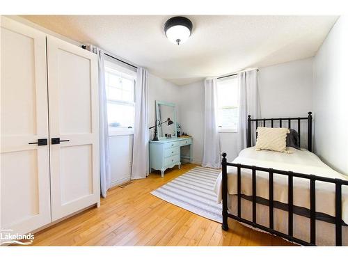 18 Homestead Drive, Clearview, ON - Indoor Photo Showing Bedroom