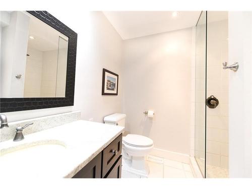 18 Homestead Drive, Clearview, ON - Indoor Photo Showing Bathroom