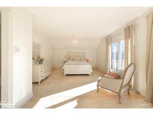 18 Homestead Drive, Clearview, ON - Indoor Photo Showing Bedroom