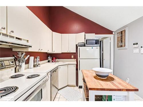 11-442 Oxbow Crescent, Collingwood, ON - Indoor Photo Showing Kitchen