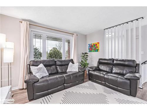 2 Bush Street, Collingwood, ON - Indoor Photo Showing Living Room