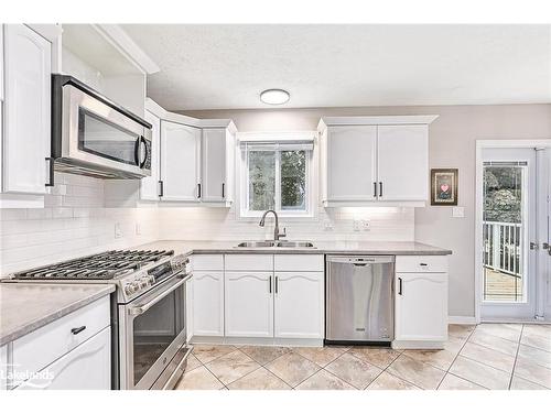 2 Bush Street, Collingwood, ON - Indoor Photo Showing Kitchen With Stainless Steel Kitchen With Double Sink With Upgraded Kitchen