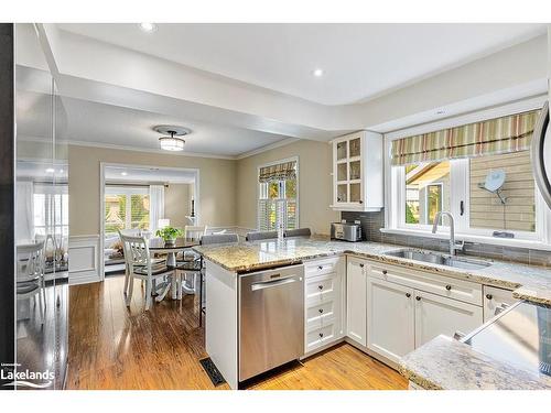 119 5Th Avenue E, Owen Sound, ON - Indoor Photo Showing Kitchen With Double Sink