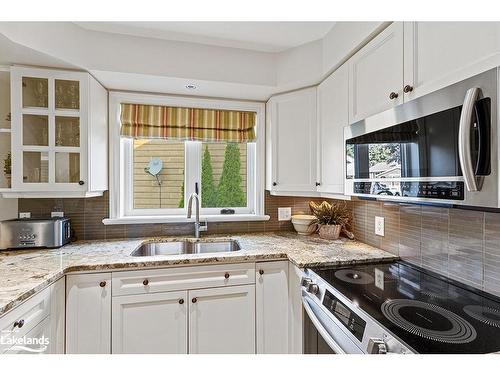 119 5Th Avenue E, Owen Sound, ON - Indoor Photo Showing Kitchen With Double Sink