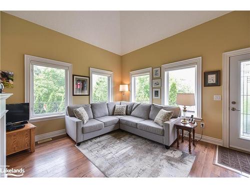 1-10 Invermara Court, Orillia, ON - Indoor Photo Showing Living Room