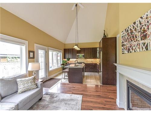 1-10 Invermara Court, Orillia, ON - Indoor Photo Showing Living Room