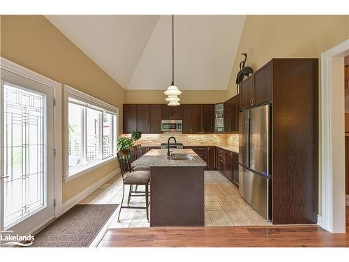 1-10 Invermara Court, Orillia, ON - Indoor Photo Showing Kitchen