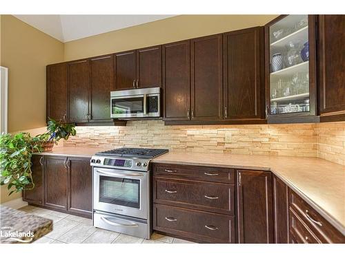 1-10 Invermara Court, Orillia, ON - Indoor Photo Showing Kitchen