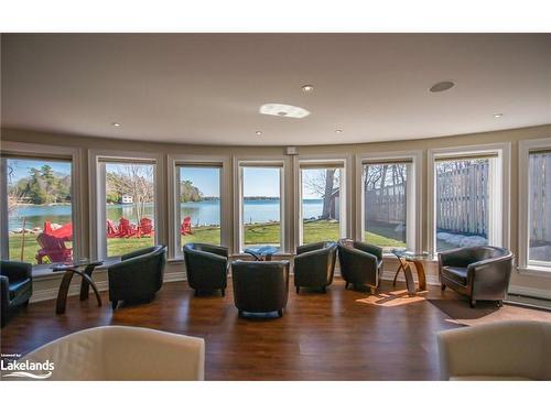 1-10 Invermara Court, Orillia, ON - Indoor Photo Showing Living Room