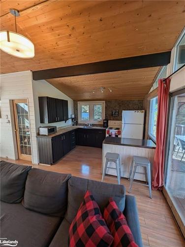 449 Balsam Chutes Road, Huntsville, ON - Indoor Photo Showing Living Room