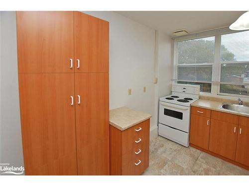 17-118 Isabella Street, Parry Sound, ON - Indoor Photo Showing Kitchen