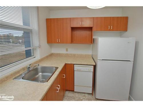 17-118 Isabella Street, Parry Sound, ON - Indoor Photo Showing Kitchen