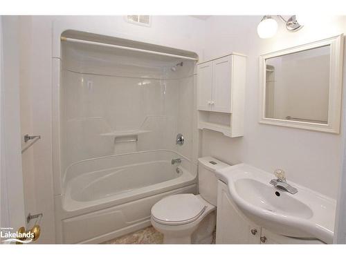 17-118 Isabella Street, Parry Sound, ON - Indoor Photo Showing Bathroom