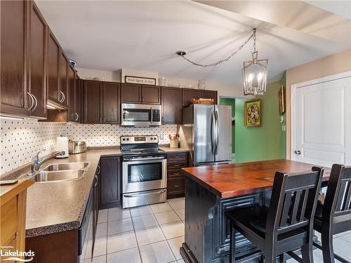 35 Little Ryans Way, Bracebridge, ON - Indoor Photo Showing Kitchen With Stainless Steel Kitchen With Double Sink With Upgraded Kitchen