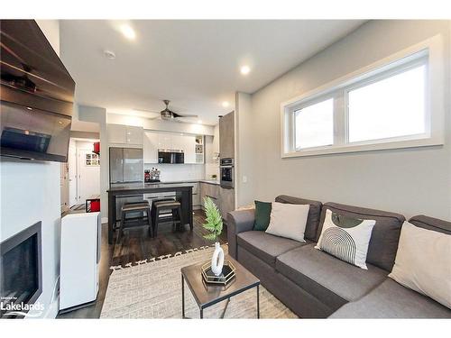 301-10 Beausoleil Lane, The Blue Mountains, ON - Indoor Photo Showing Living Room