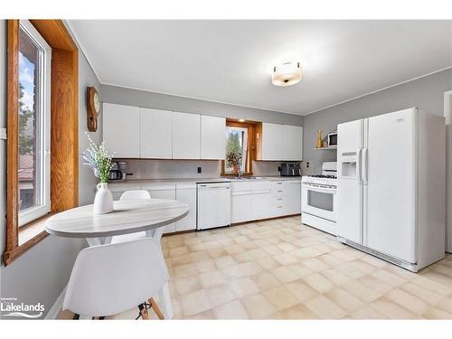 457 Queen Street, Midland, ON - Indoor Photo Showing Kitchen With Double Sink