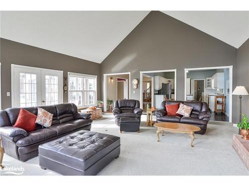 624 High Street, Orillia, ON - Indoor Photo Showing Living Room