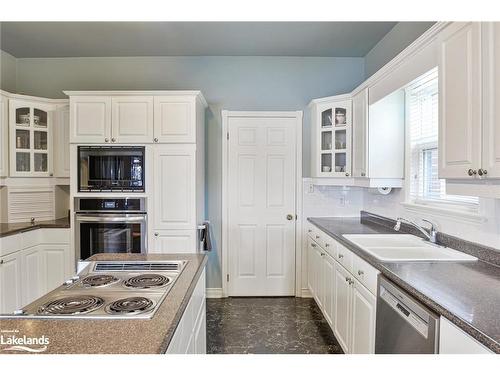 624 High Street, Orillia, ON - Indoor Photo Showing Kitchen With Double Sink