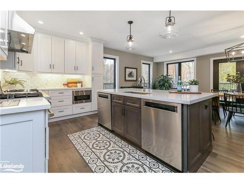 3 Holly Court, Collingwood, ON - Indoor Photo Showing Kitchen With Upgraded Kitchen