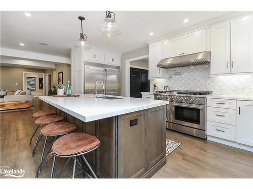 3 Holly Court, Collingwood, ON - Indoor Photo Showing Kitchen With Upgraded Kitchen