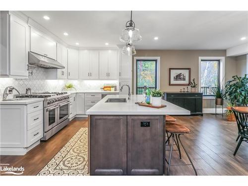 3 Holly Court, Collingwood, ON - Indoor Photo Showing Kitchen With Upgraded Kitchen