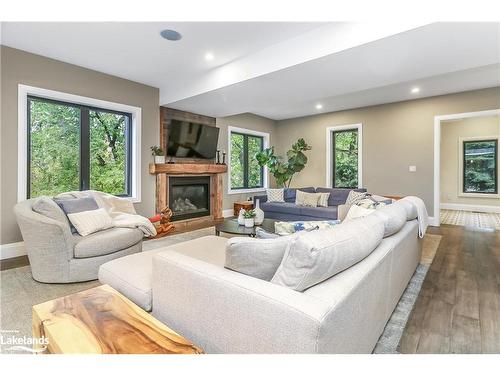 3 Holly Court, Collingwood, ON - Indoor Photo Showing Living Room With Fireplace