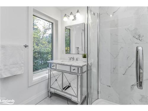 3 Holly Court, Collingwood, ON - Indoor Photo Showing Bathroom