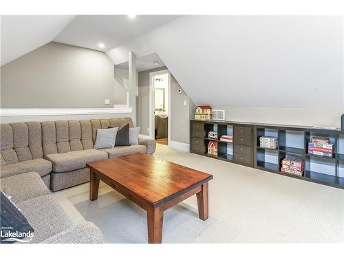 3 Holly Court, Collingwood, ON - Indoor Photo Showing Living Room