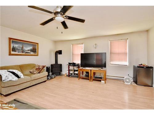 2645 St Amant Road, Coldwater, ON - Indoor Photo Showing Living Room