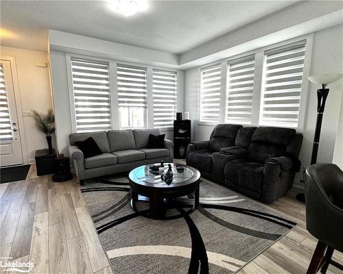 13 Julia Crescent, Midland, ON - Indoor Photo Showing Living Room