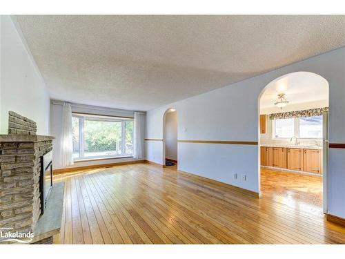 364 Walnut Street, Collingwood, ON - Indoor With Fireplace