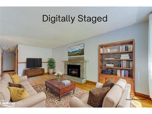 364 Walnut Street, Collingwood, ON - Indoor Photo Showing Living Room With Fireplace