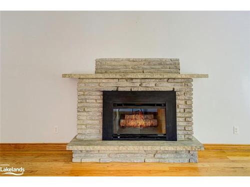 364 Walnut Street, Collingwood, ON - Indoor Photo Showing Living Room With Fireplace