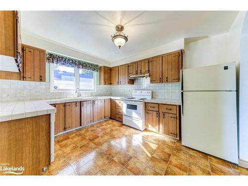 364 Walnut Street, Collingwood, ON - Indoor Photo Showing Kitchen