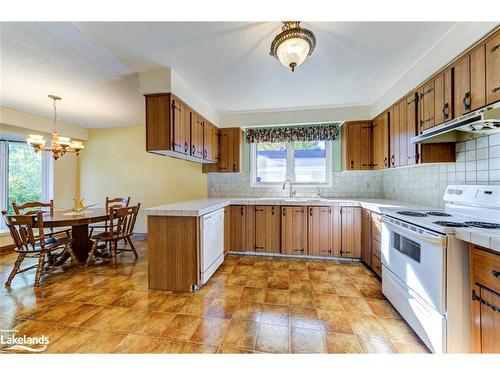 364 Walnut Street, Collingwood, ON - Indoor Photo Showing Kitchen