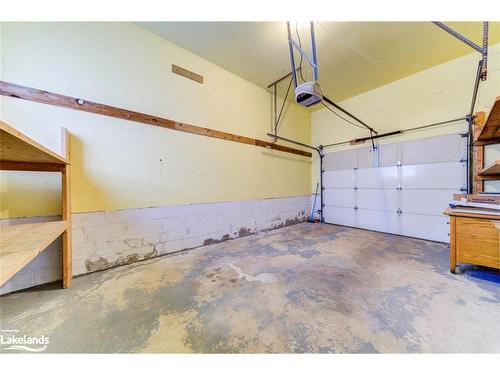 364 Walnut Street, Collingwood, ON - Indoor Photo Showing Garage