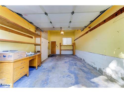 364 Walnut Street, Collingwood, ON - Indoor Photo Showing Garage