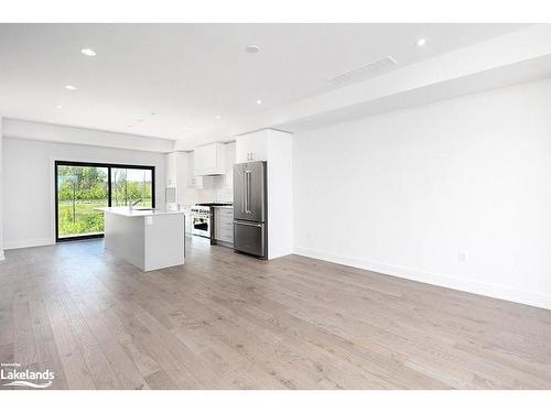 18-117 Sladden Court, Thornbury, ON - Indoor Photo Showing Kitchen