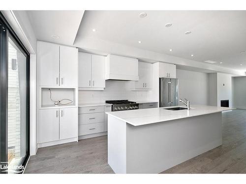 18-117 Sladden Court, Thornbury, ON - Indoor Photo Showing Kitchen With Upgraded Kitchen