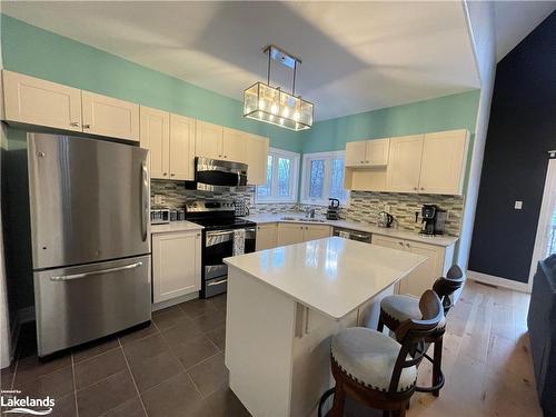 31 Hughes Street, Collingwood, ON - Indoor Photo Showing Kitchen