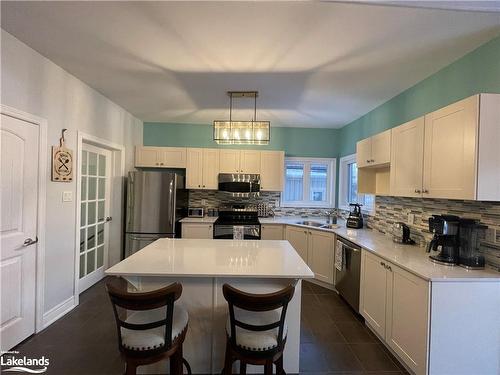 31 Hughes Street, Collingwood, ON - Indoor Photo Showing Kitchen With Double Sink