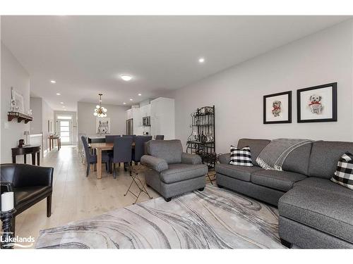 57 Jack Street, Huntsville, ON - Indoor Photo Showing Living Room