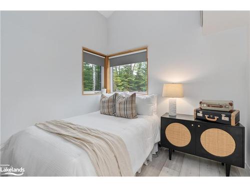 470 Markles Road, Huntsville, ON - Indoor Photo Showing Bedroom