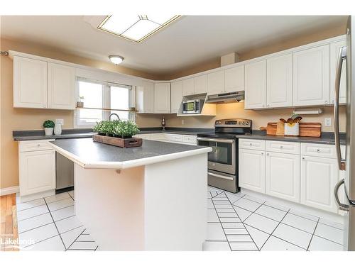 13 Riverdale Drive, Wasaga Beach, ON - Indoor Photo Showing Kitchen