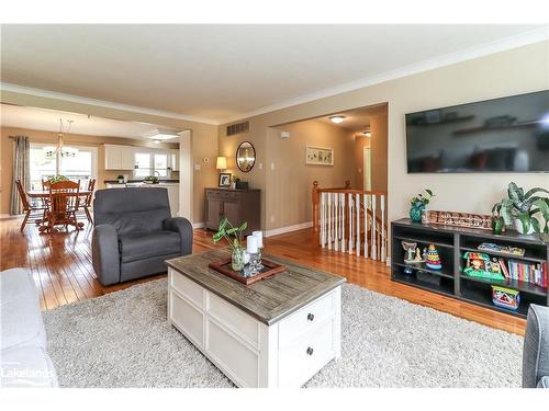 13 Riverdale Drive, Wasaga Beach, ON - Indoor Photo Showing Living Room