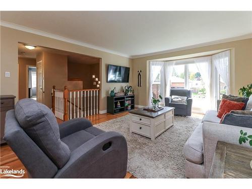 13 Riverdale Drive, Wasaga Beach, ON - Indoor Photo Showing Living Room