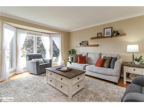 13 Riverdale Drive, Wasaga Beach, ON - Indoor Photo Showing Living Room